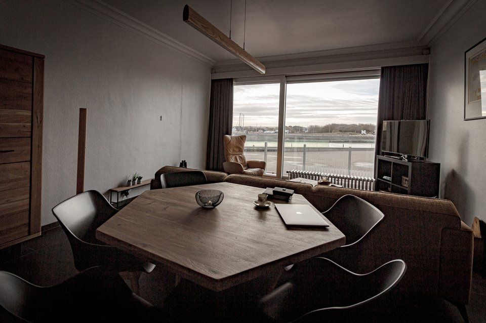 Appartement Vuurtoren eettafel