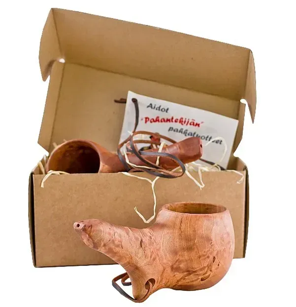 Visakoivuinen Kossupiippu lahjalaatikolla