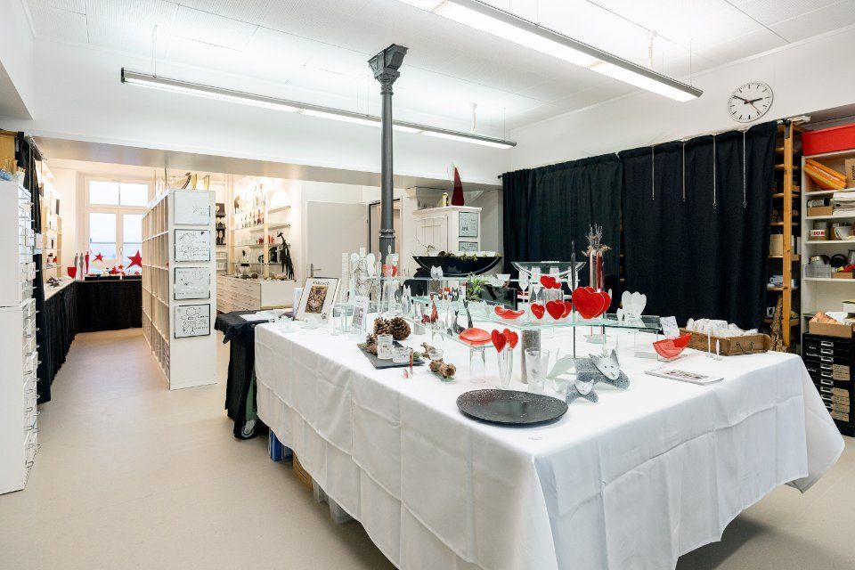 Glasgegenstände, Bettina Eberle Die Glasmanufaktur