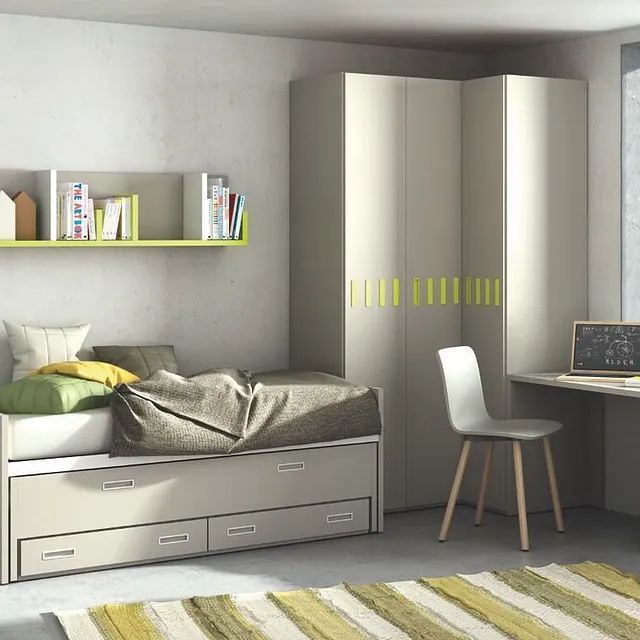 Un dormitorio con una cama y un escritorio con una computadora portátil encima.