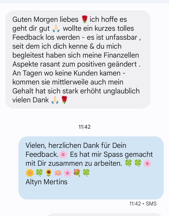 Ein Screenshot einer Textnachricht zwischen zwei Personen auf Deutsch.