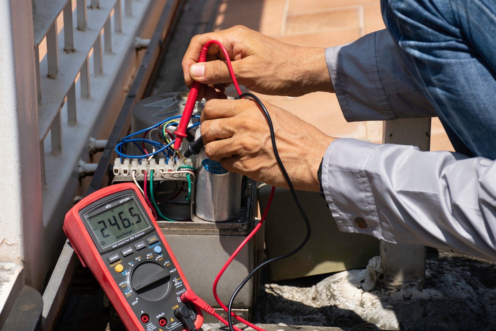 Raccordement électrique d'un système de motorisation de portail