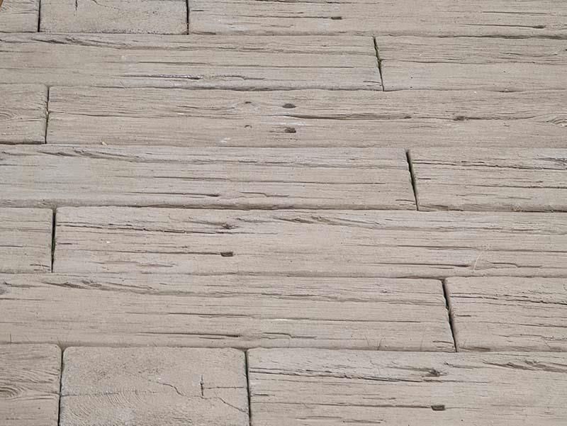 Eine Nahaufnahme eines Holzbodens aus Betonblöcken.