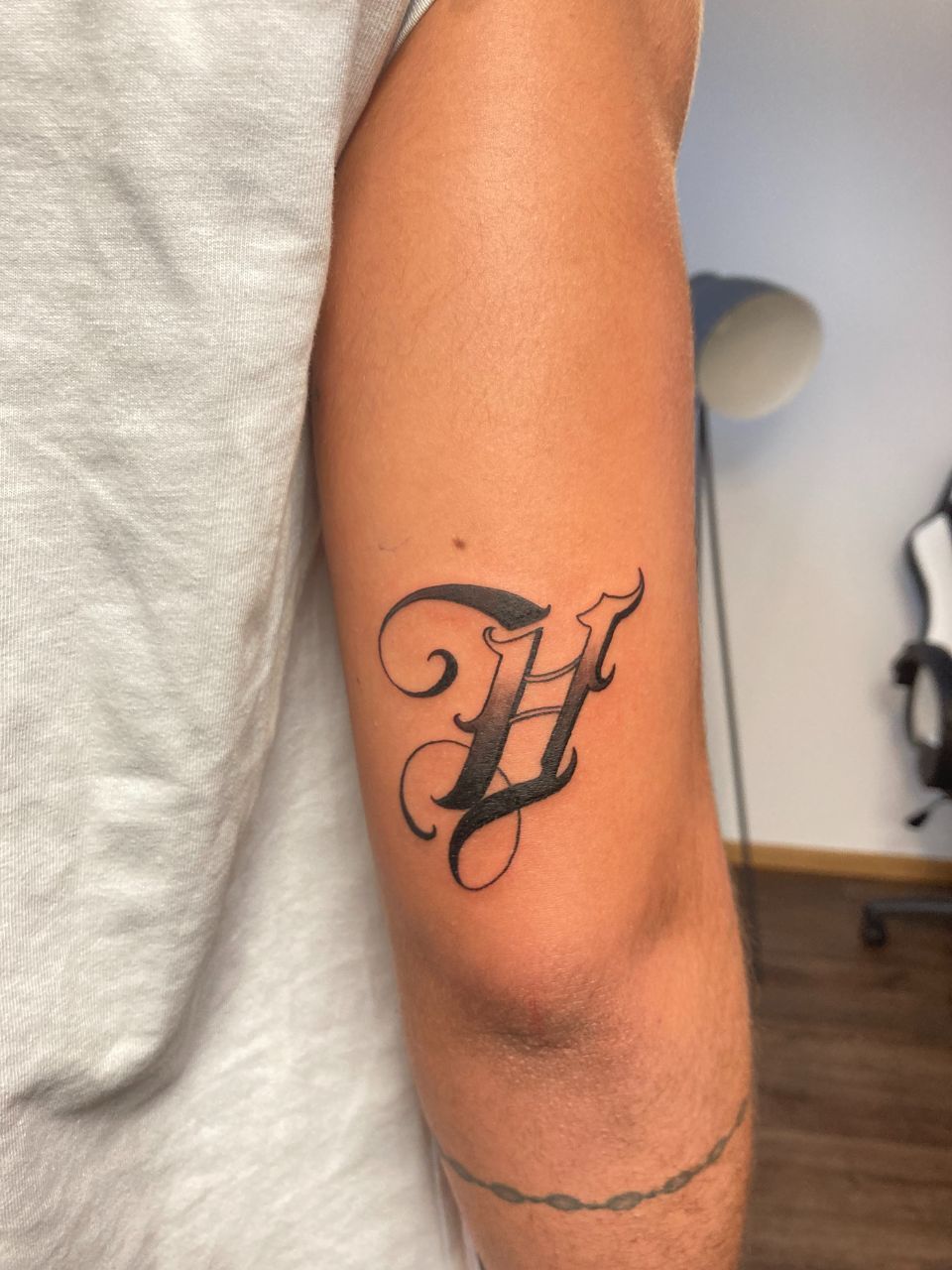 Tattoo auf Arm, Buenatinta 53 Tattoo