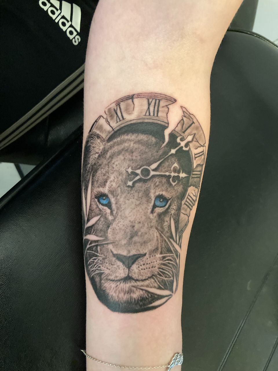 Tattoo auf Arm, Buenatinta 53 Tattoo