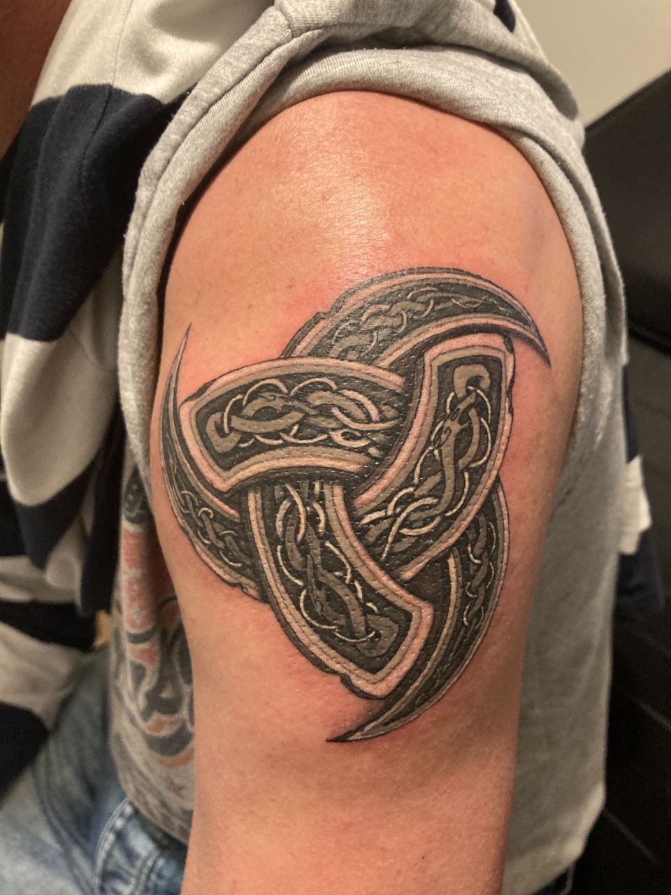 Tattoo auf Schulter, Buenatinta 53 Tattoo