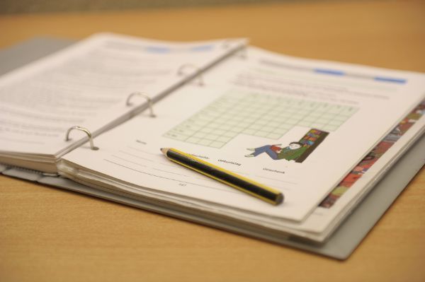 Ordner mit Raster zum Eintragen und weiteren Dokumenten