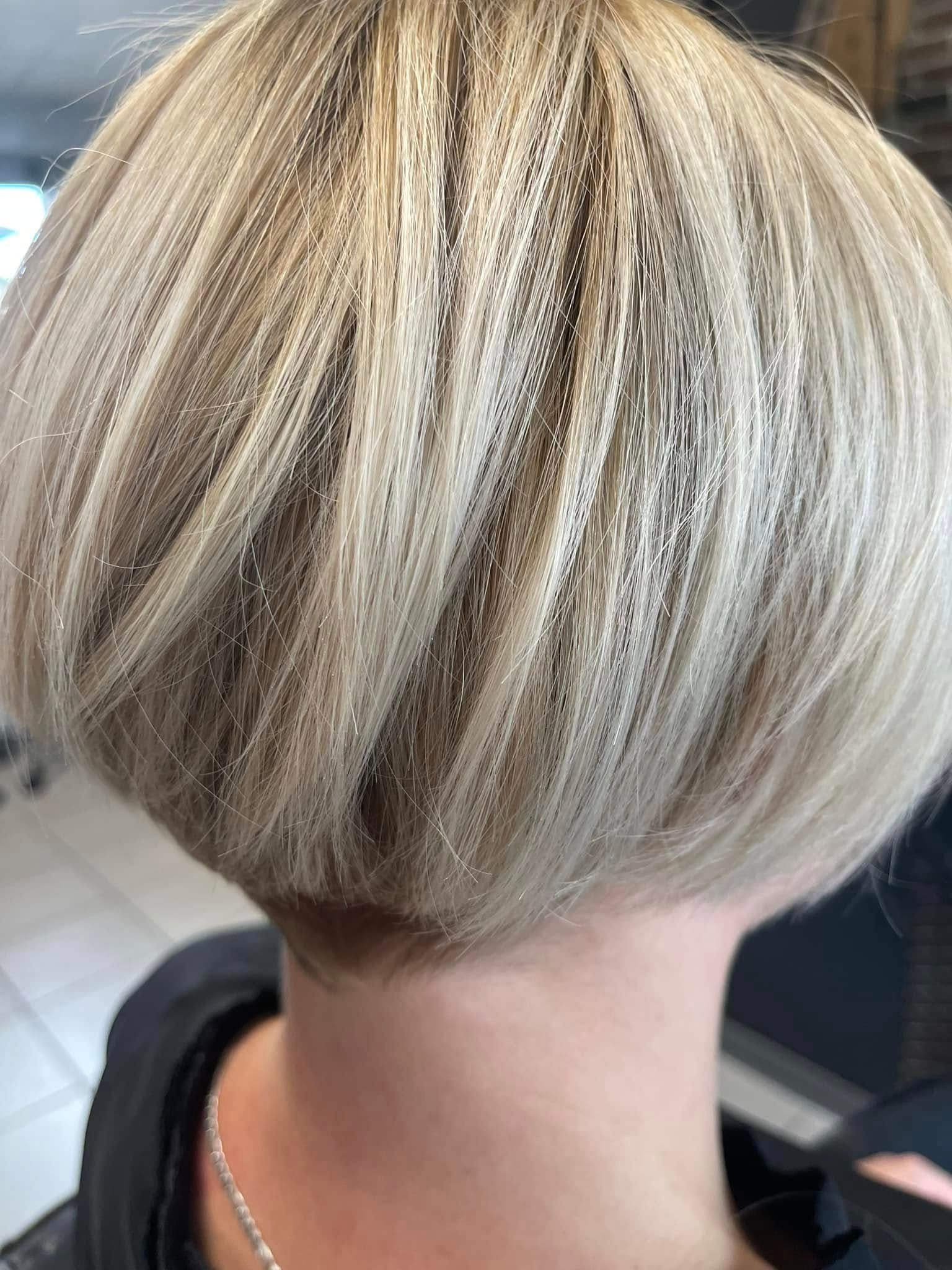 Coupe femme carré plongeant dégradé