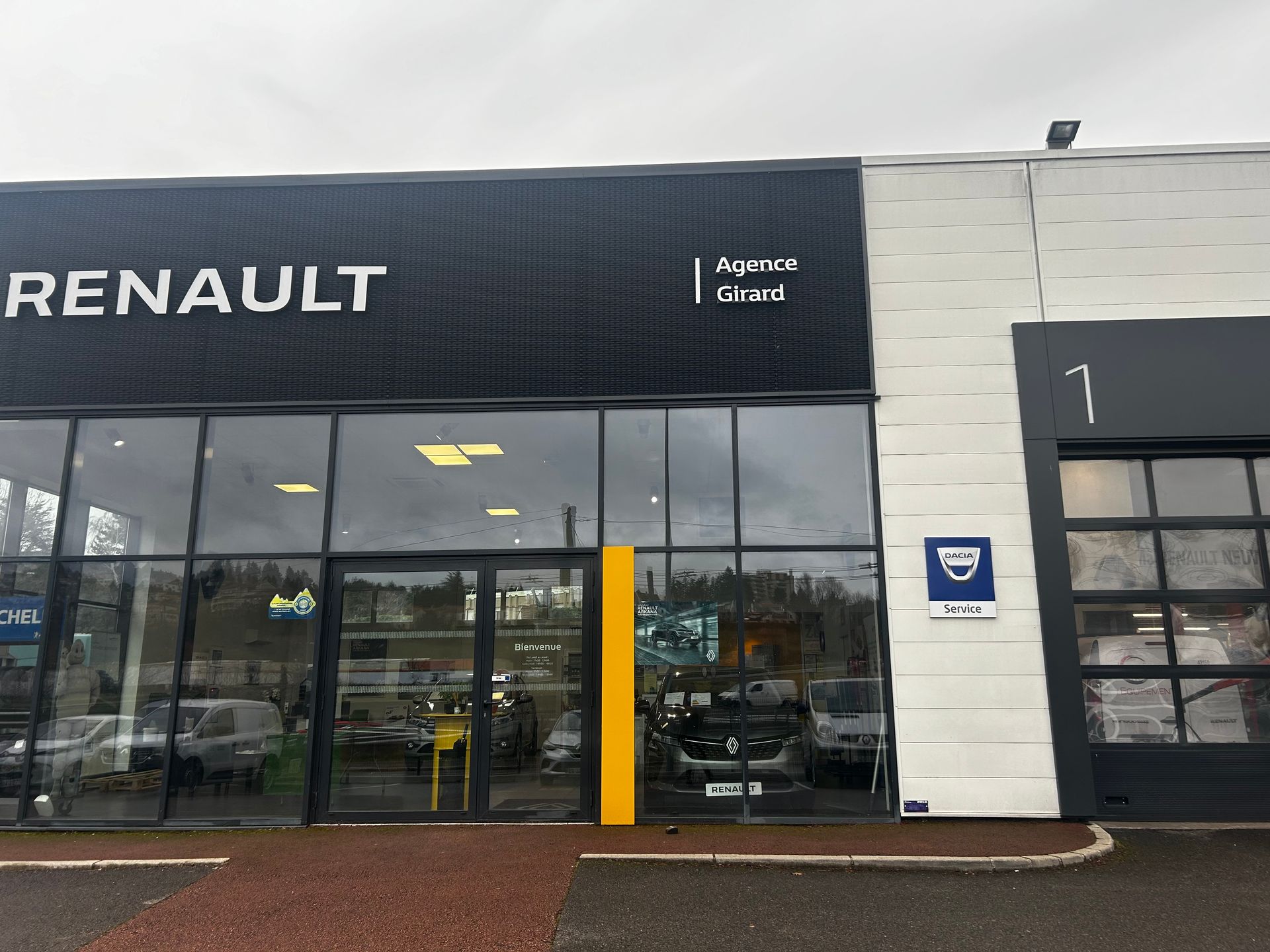 Devanture du garage.