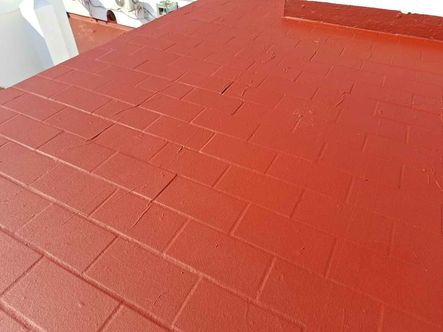 Suelo o terraza de baldosas rojas con vista diagonal y paredes blancas en los bordes.