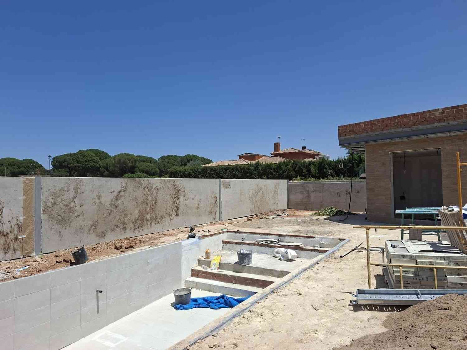 Obra en construcción en el patio 