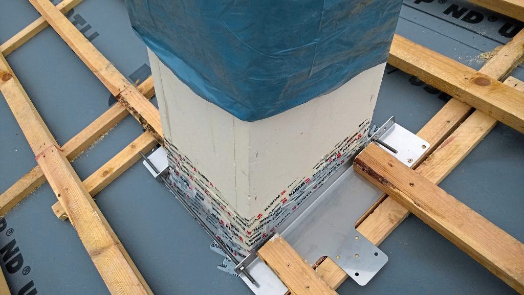 Kamin auf Dach mit Schachtsystem