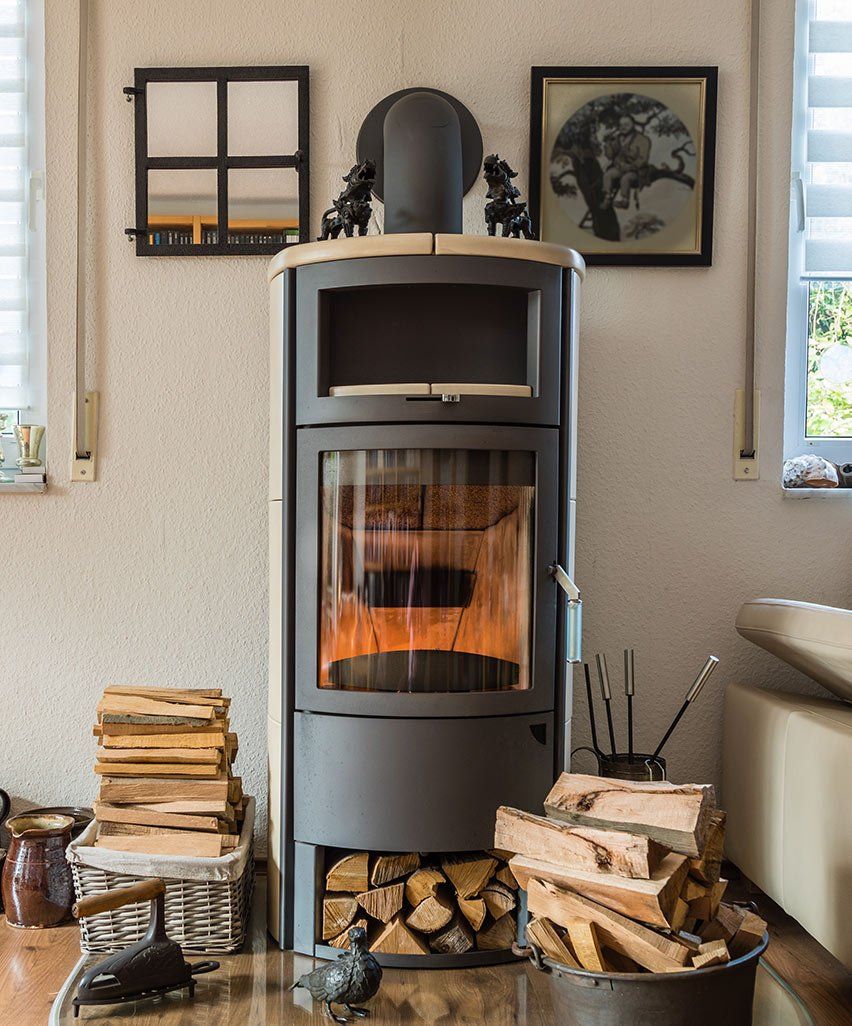 Poêle à bois dans une pièce