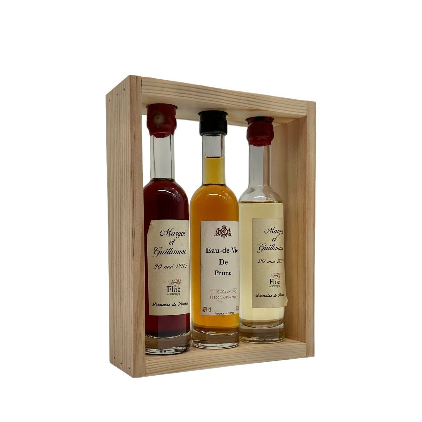 Image de trois bouteilles dans un emballage en bois