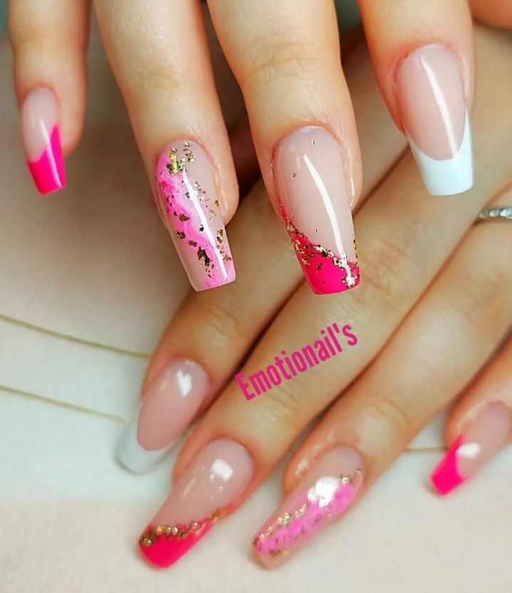 beauté des mains avec design rose