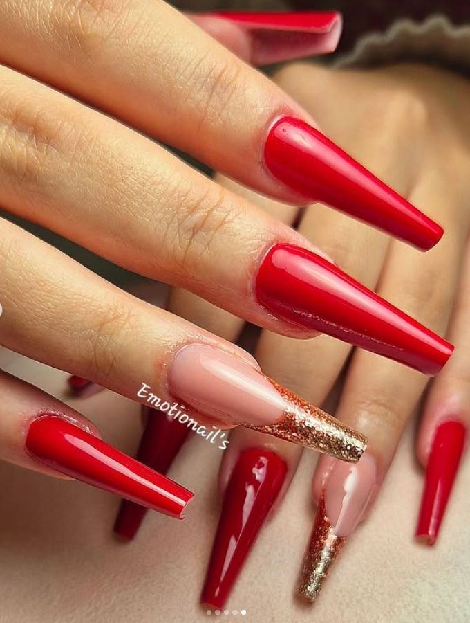 beauté des mains avec design rouge