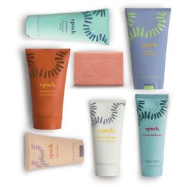 Varios productos de cuidado de la piel de la marca Epoch dispuestos sobre una superficie blanca.