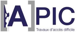 Logo pour APIC, entreprise spécialisée dans les travaux d'accès difficiles, mettant en scène un grimpeur et le texte « Travaux d'accès difficile ».