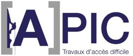 Logo pour APIC, entreprise spécialisée dans les travaux d'accès difficiles, mettant en scène un grimpeur et le texte « Travaux d'accès difficile ».
