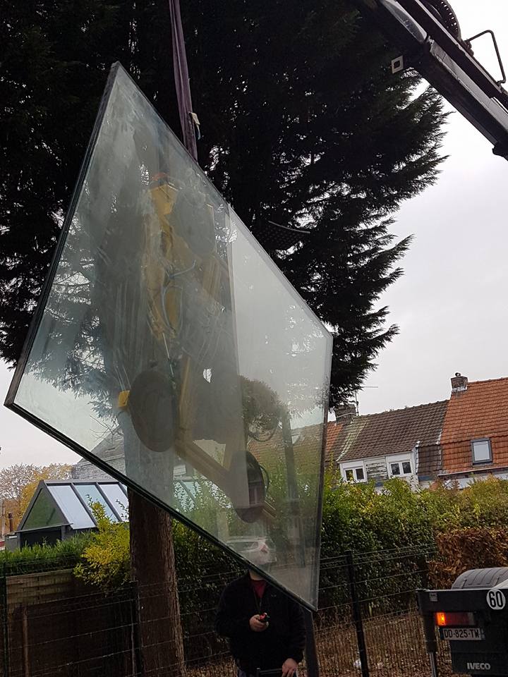 Vitre portée en l'air