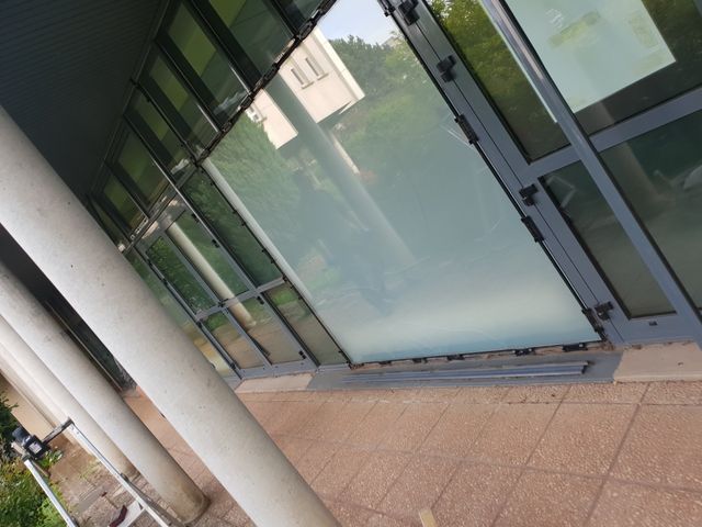 Nouvelle vitre de bâtiment