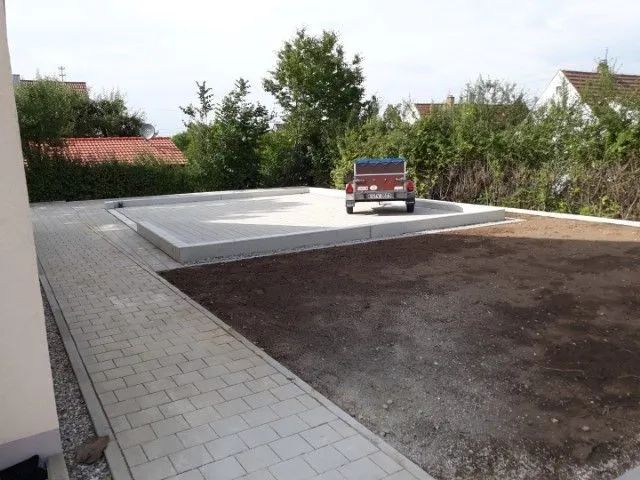 Bau-Eisen GmbH, ebenes Pflaster im Außenbereich