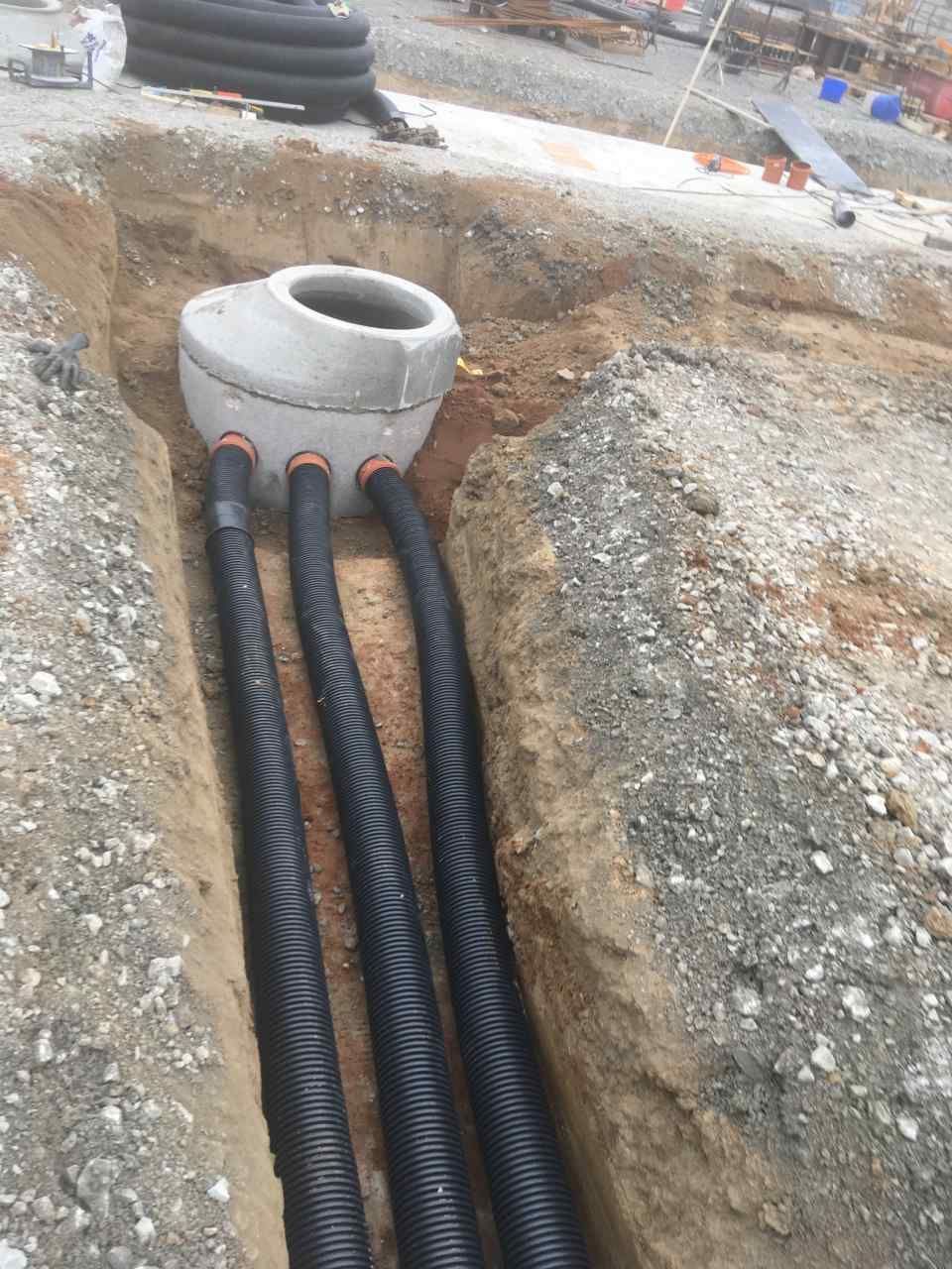 Bau-Eisen GmbH, Erdarbeiten mit Beton und Kanal