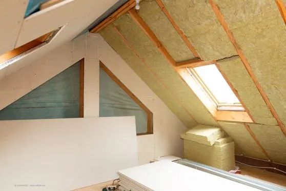 Bau-Eisen GmbH, Innenausbau eines Dachbodens mit Baumaterial