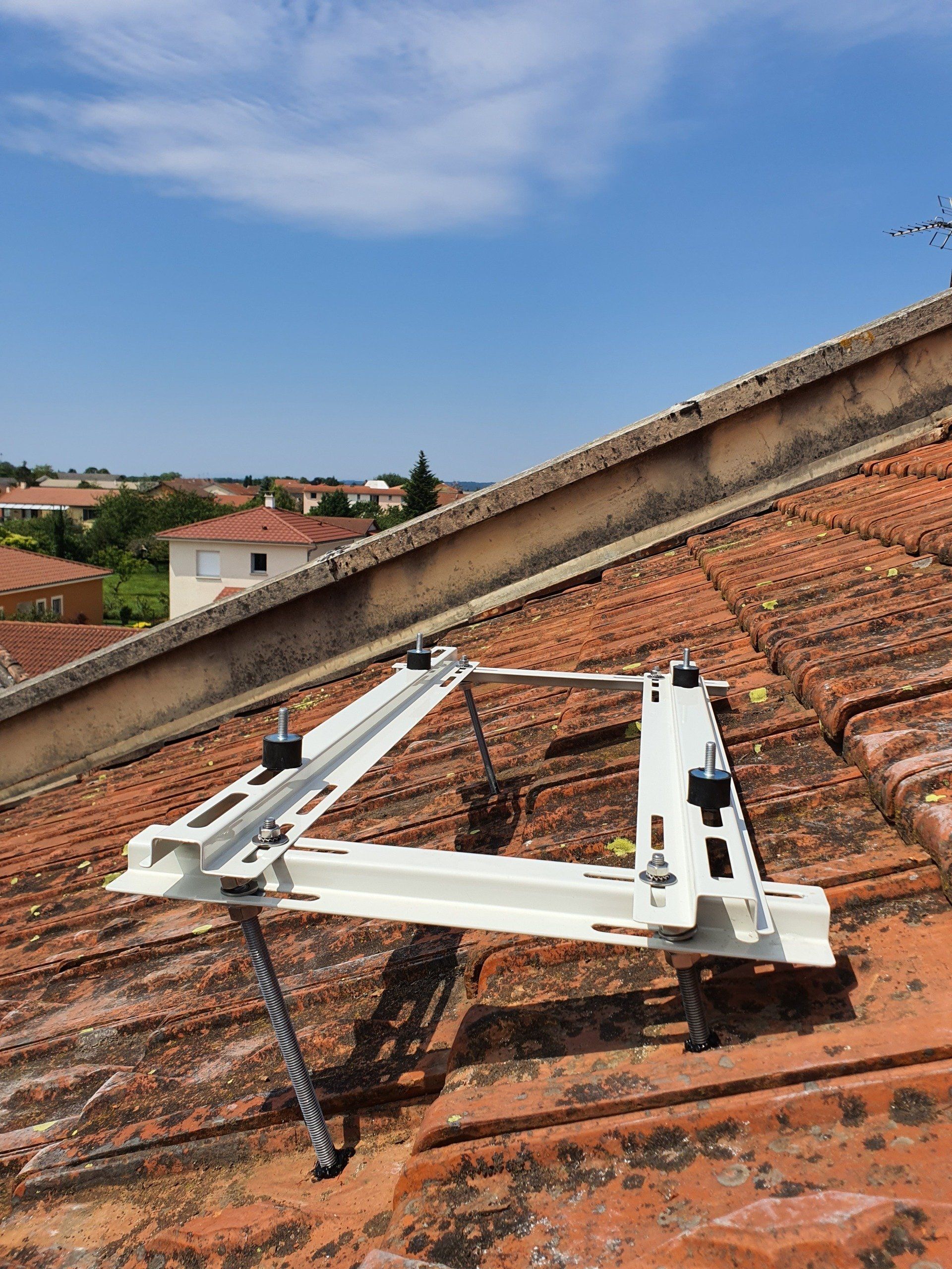Fixation toiture clim