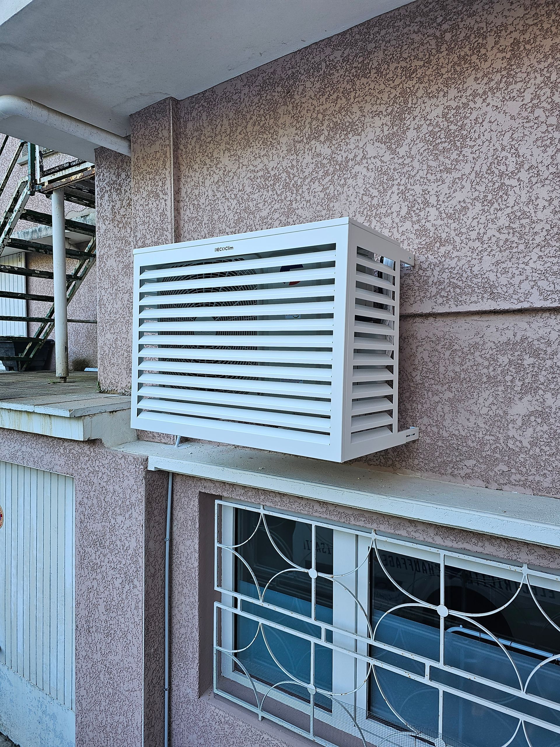 Cache climatiseur en aluminium