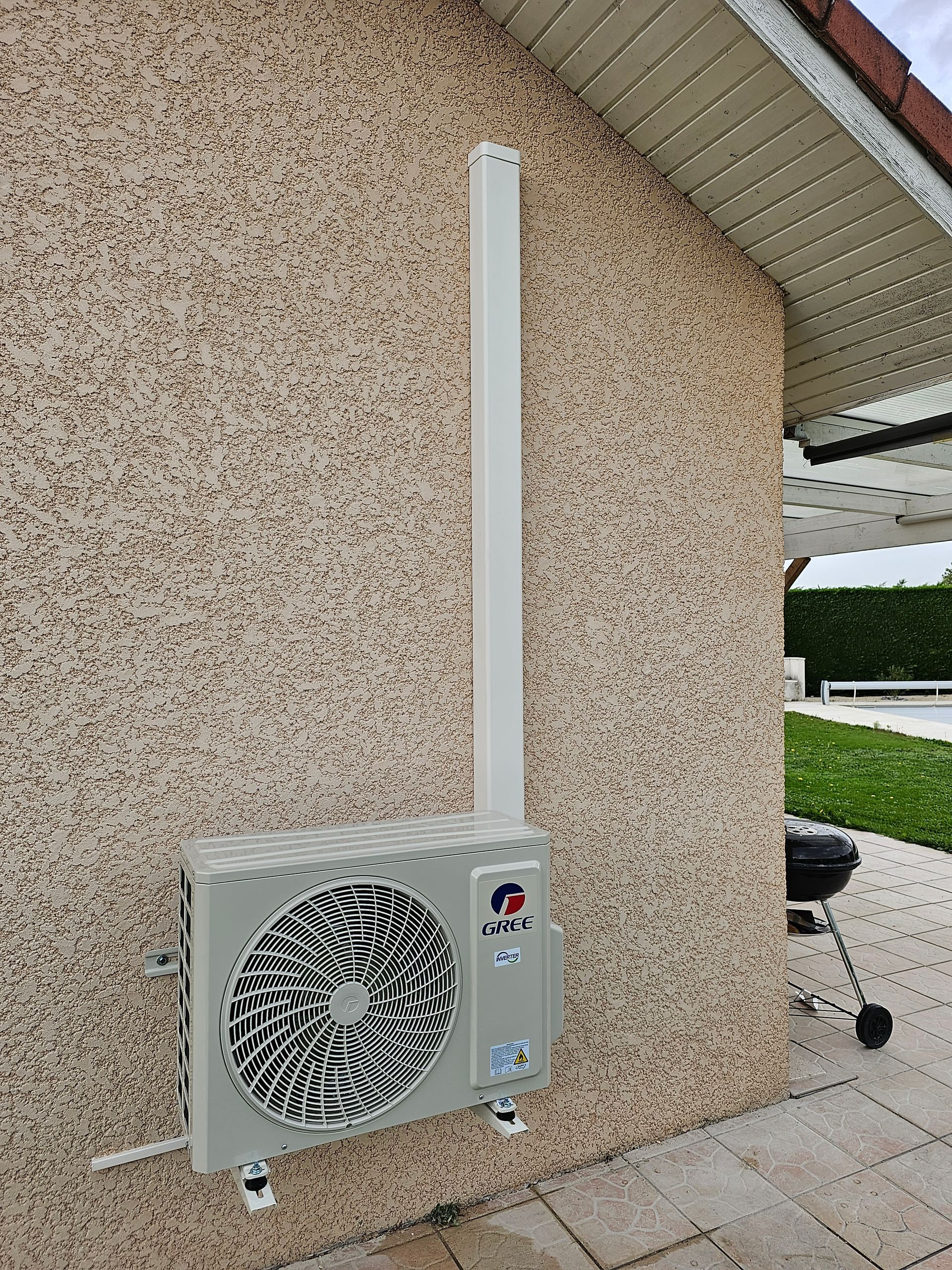 Pose d'unité extérieure de clim Gree