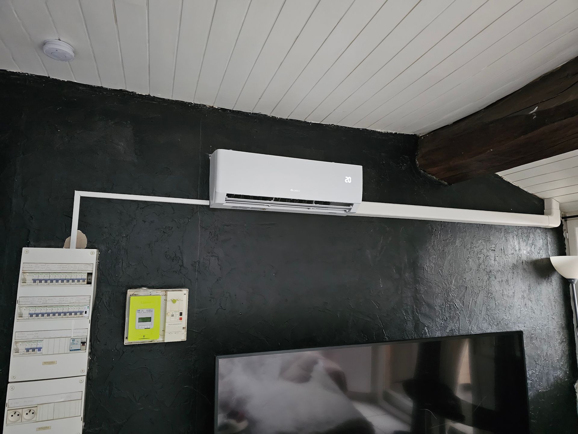 Climatisation split Gree avec tableau électrique