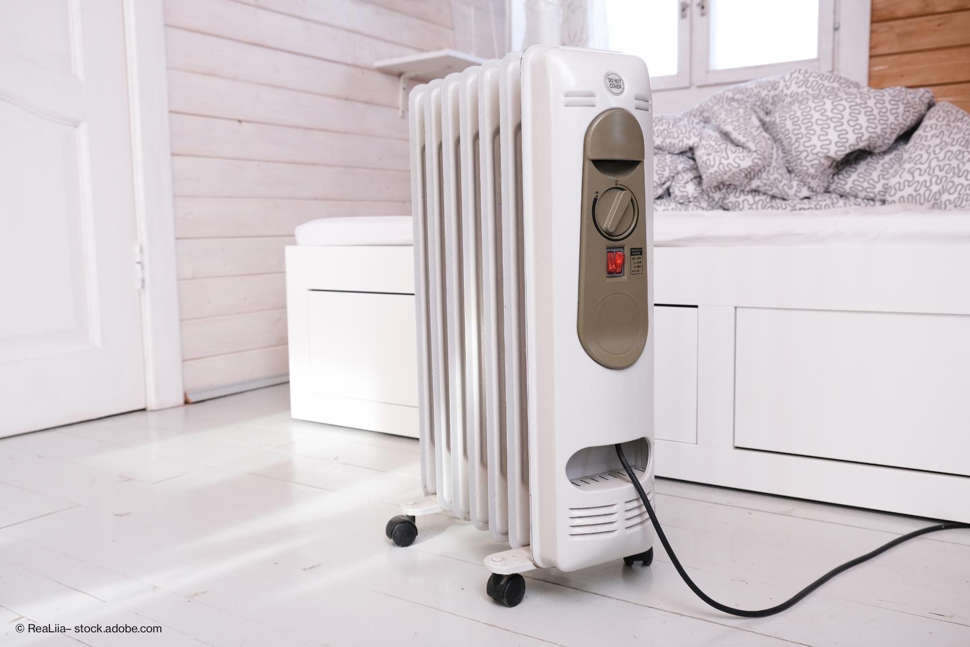 Bild einer mobilen Heizung im Schlafzimmer