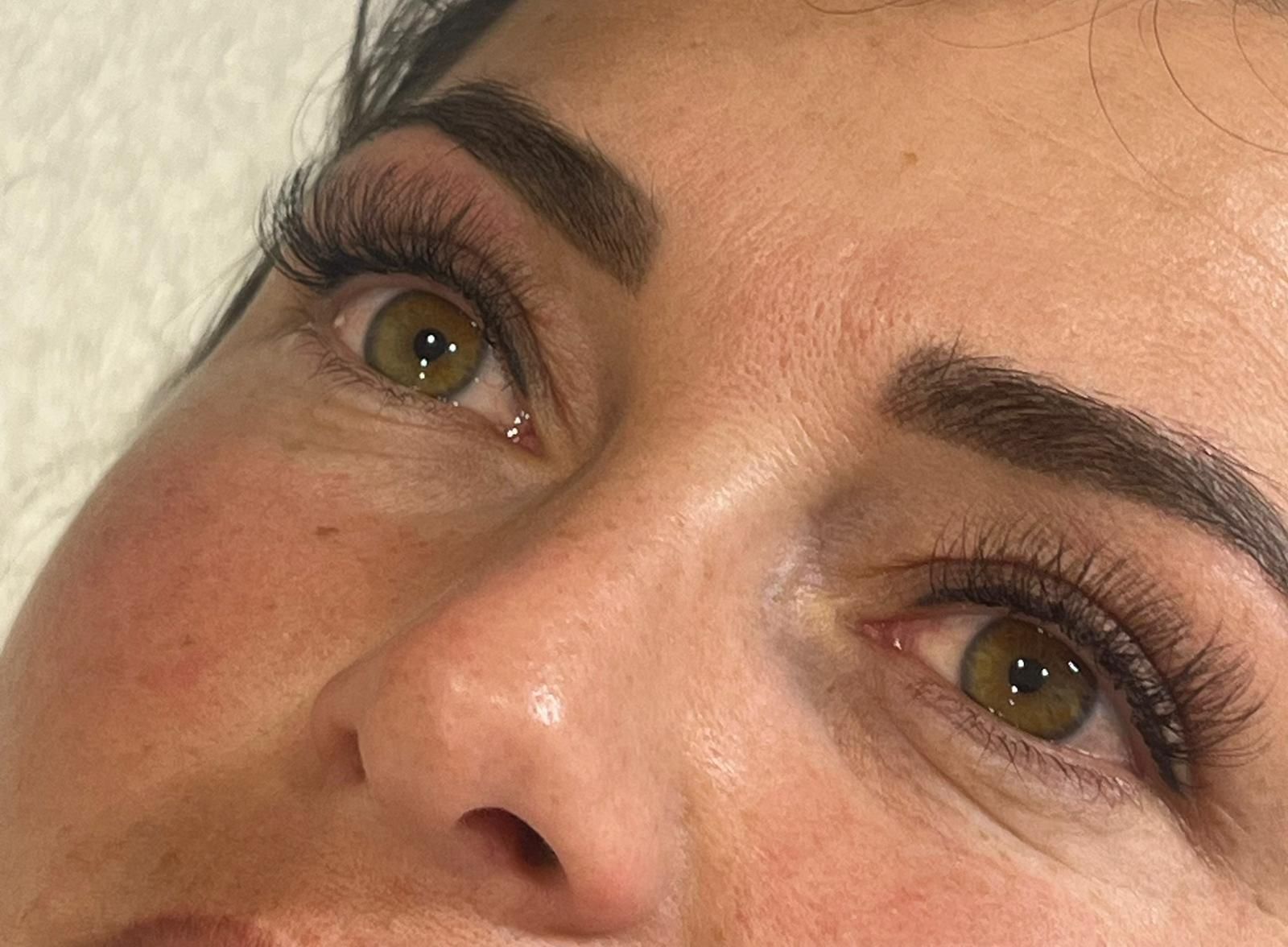 Traçage pour teindre les sourcils