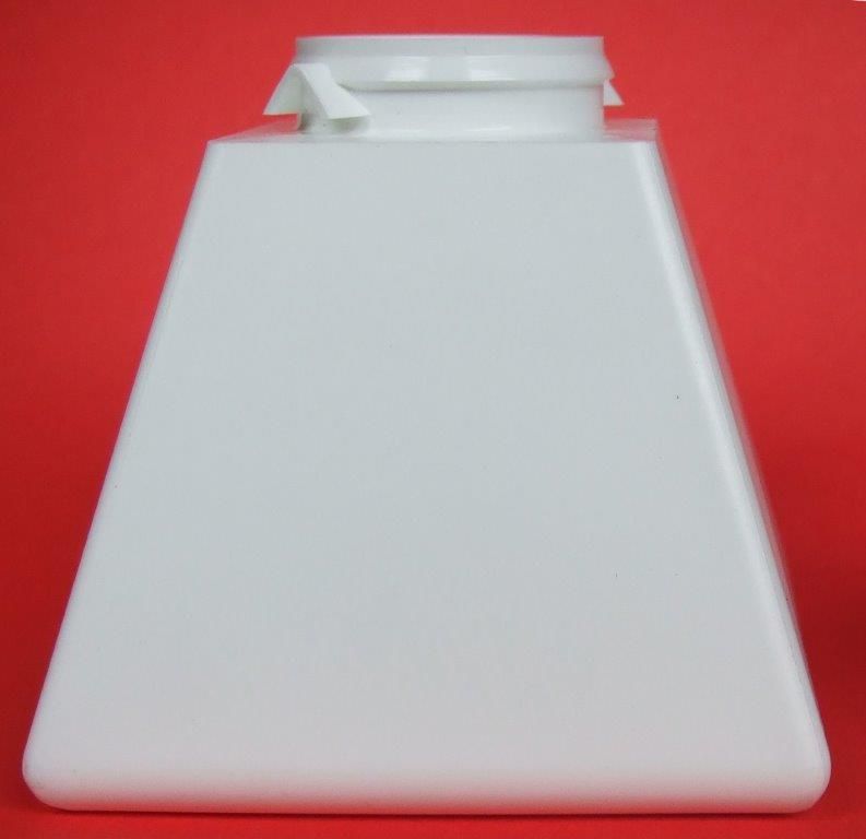 Bouteille en plastique blanc à large ouverture sur fond rouge