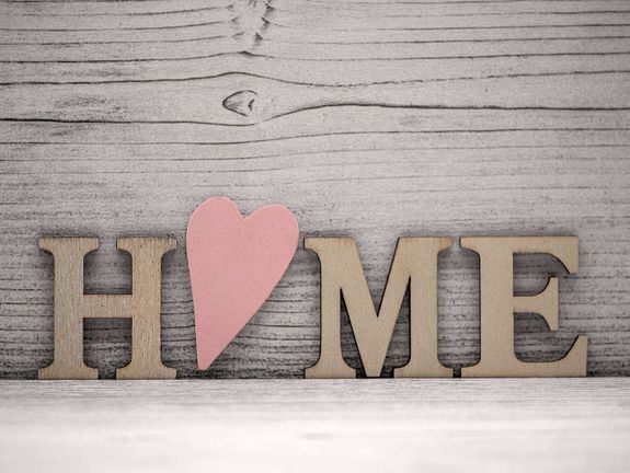 Geschenke Deko Schriftzug aus Holz Home mit Rosa Herz