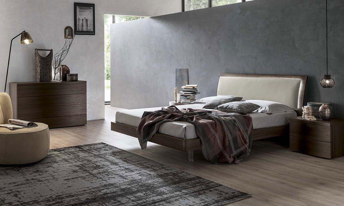 Chambre complète avec tapis et lit avec couverture