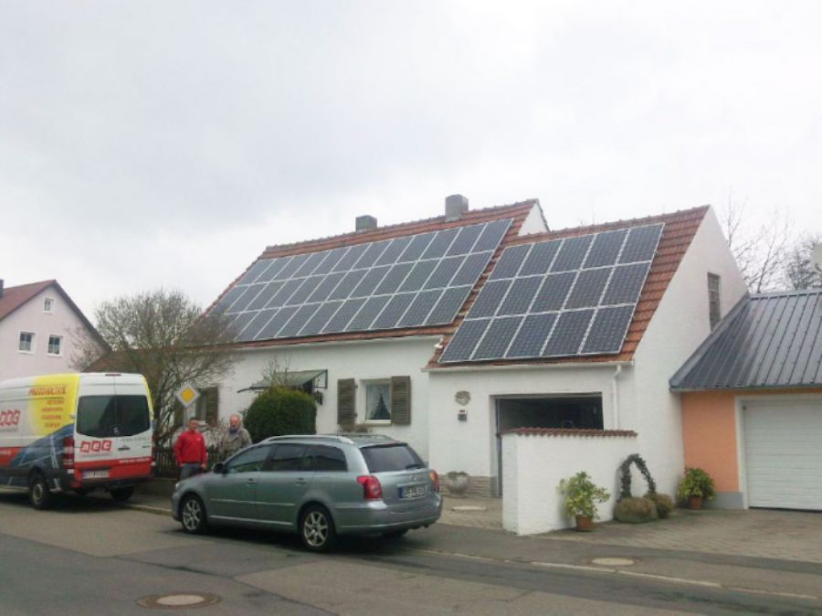 Photovoltaikanlage von AEC GmbH auf einem Dach