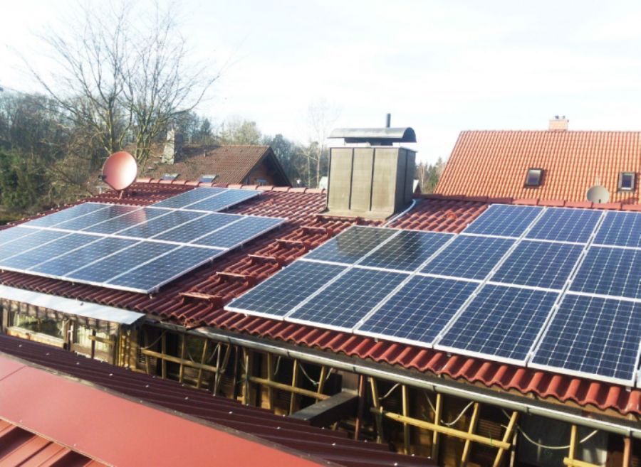 Photovoltaikanlage von AEC GmbH auf einem Haus