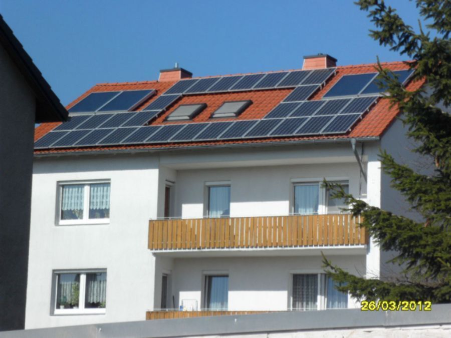 Solarpaneele auf einem Einfamilienhaus