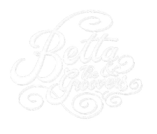 Texto cursivo blanco: "Betta Grooven" con florituras.