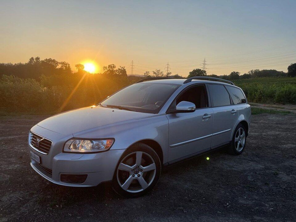 véhicule de loisir gris