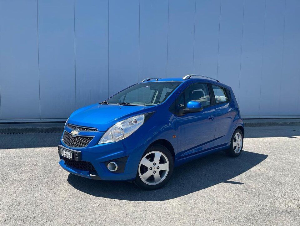 voiture bleue à louer