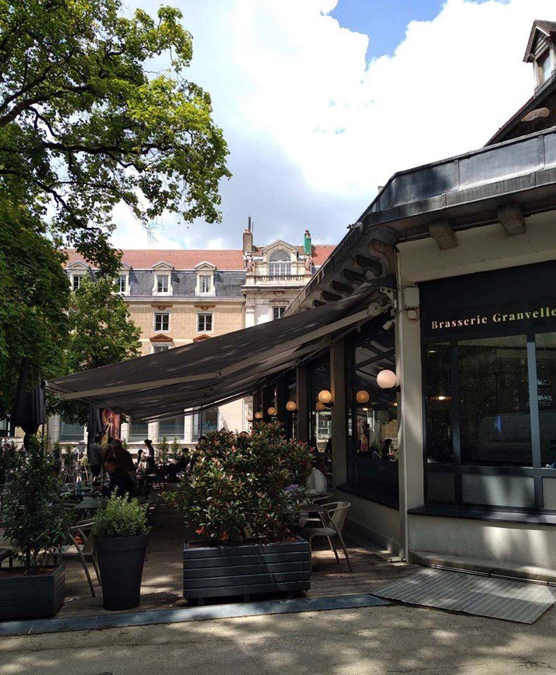 Pose de store banne restaurant