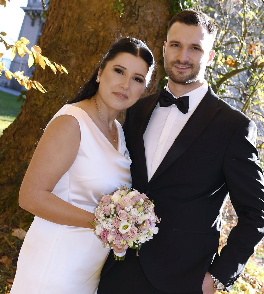 Romantisches Brautpaar bei einem Hochzeitsfotoshooting in Thun