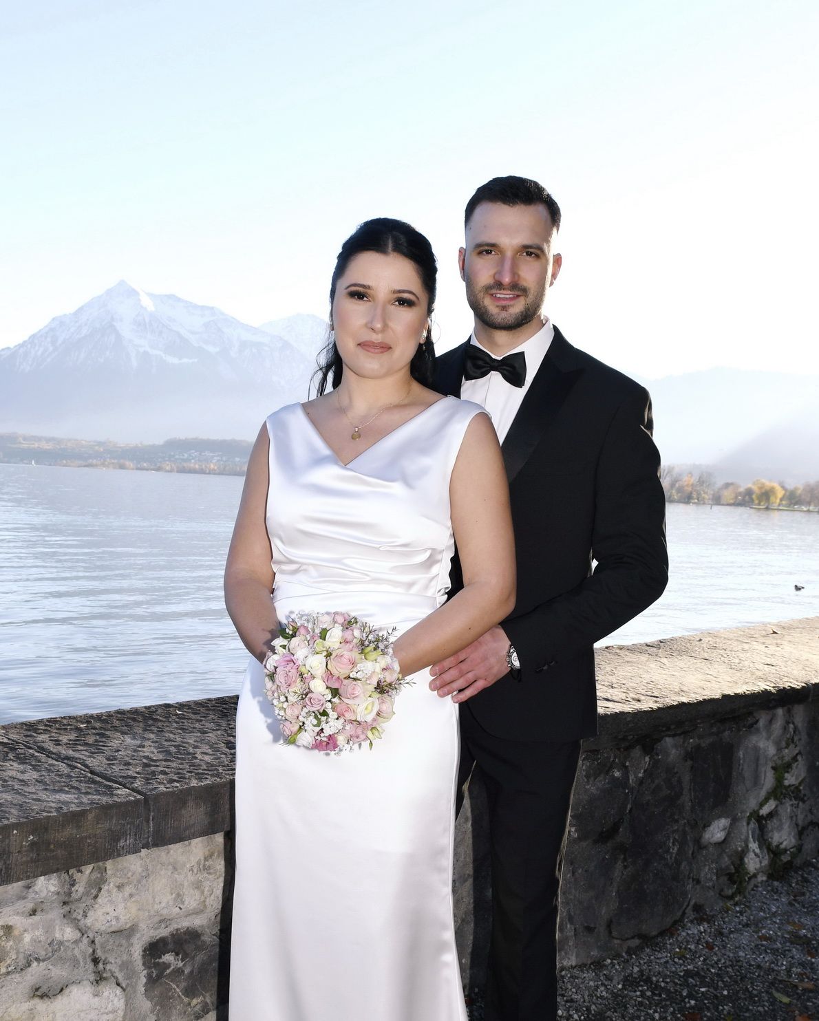 Brautpaar beim Hochzeitsfotoshooting am Thunersee in Thun