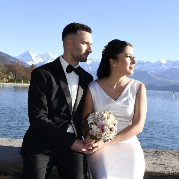 Brautpaar beim Hochzeitsfotoshooting am Thunersee in Thun
