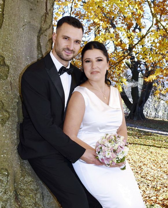 Brautpaar beim Hochzeitsfotoshooting im Schloss Schadau in Thun