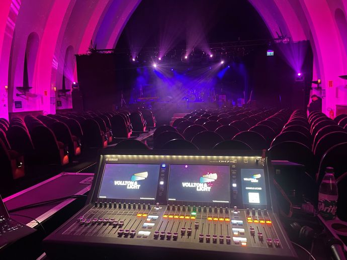 Ein Konzert, welches mit Licht und Ton von Vollton & Licht ausgestattet wurde Ein Konzert, welches mit Licht und Ton von Vollton & Licht ausgestattet wurde