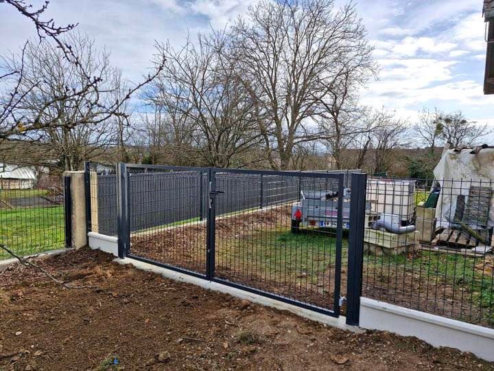 Portail battant gris